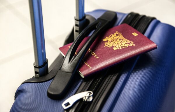 passport, luggage, trolley, arrivée, départ, loisirs, guide, santé, éducation, emploi, alimentation, vêtement, passeport, bagage