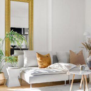 real estate, living room, sofa, arrivée, emménagement, déménagement, démarche, administratif, procédure, garderie, famille, service de garde, NAS, banque, assurance