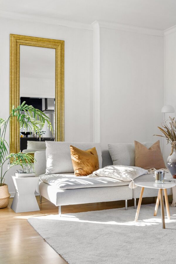 real estate, living room, sofa, arrivée, emménagement, déménagement, démarche, administratif, procédure, garderie, famille, service de garde, NAS, banque, assurance